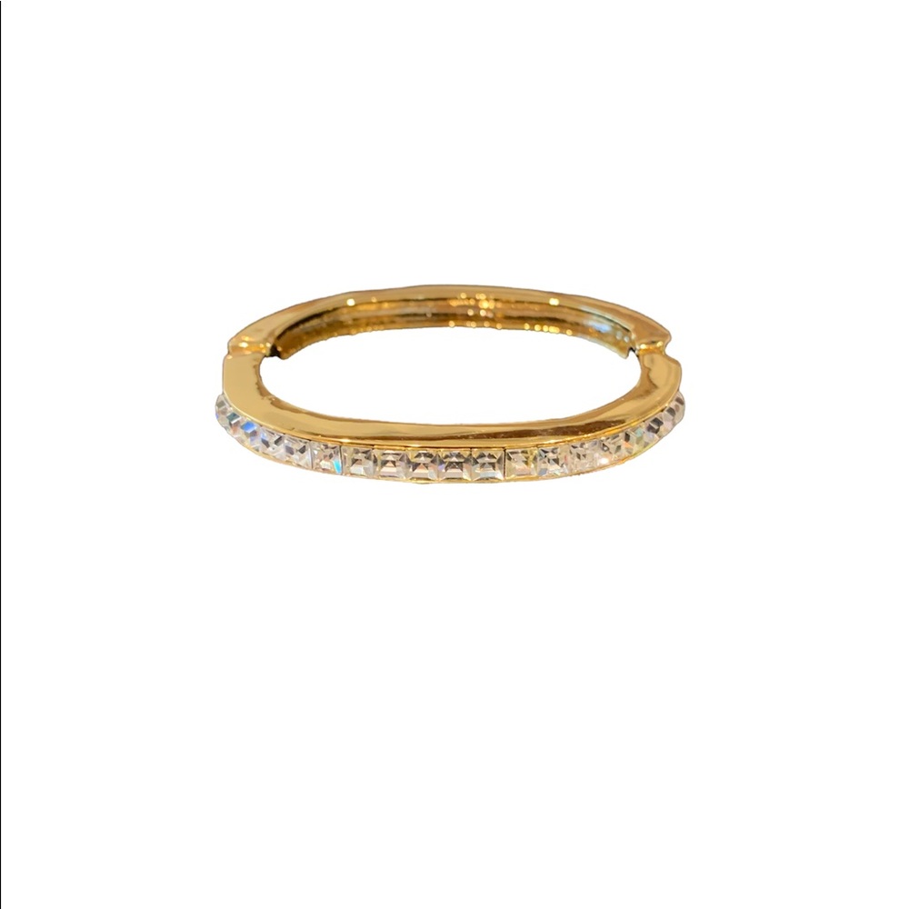 Vintage Bracelet- Gold tone, costume jewelry.